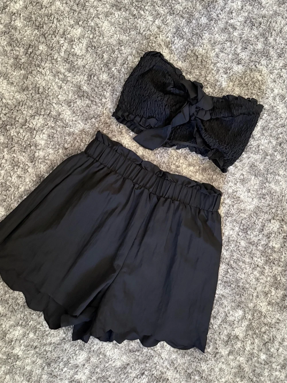 Black Scallop-Hem Elastic Waist Women's Shorts